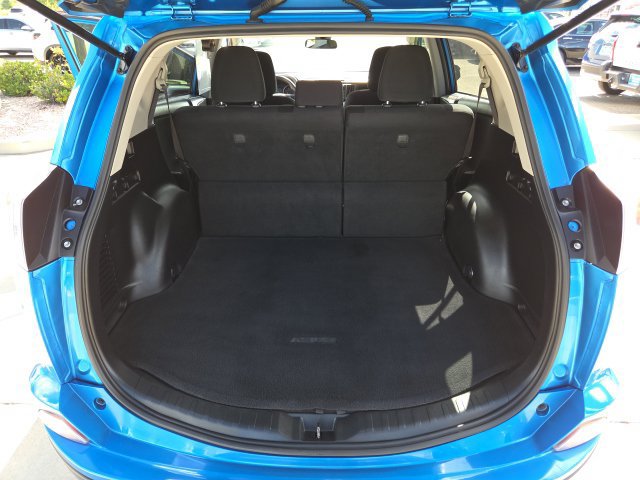 Used 2017 Toyota RAV4 LE w/ Carpet Mat Package FWD image 18