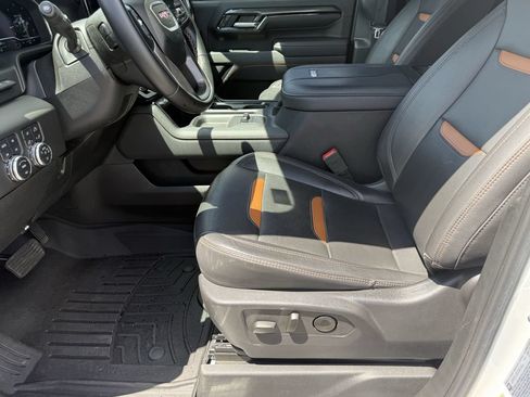 Used 2024 GMC Sierra 2500 AT4 w/ AT4 Premium Plus Package AWD/4WD image 12