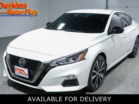 Used 2021 Nissan Altima 2.5 SR FWD image 1