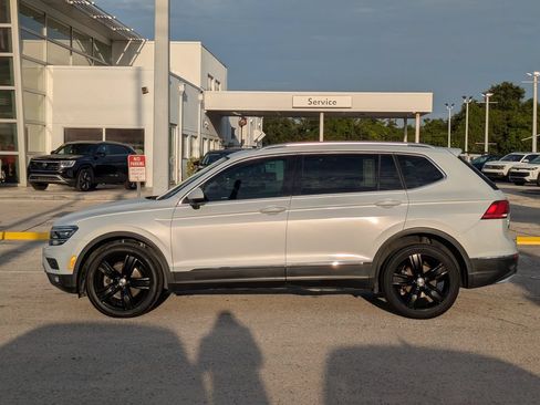 Used 2018 Volkswagen Tiguan SEL Premium FWD image 3