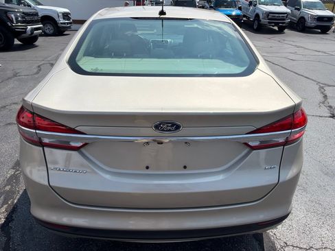 Used 2017 Ford Fusion SE FWD image 7