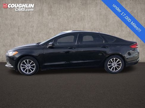 Used 2017 Ford Fusion SE image 4