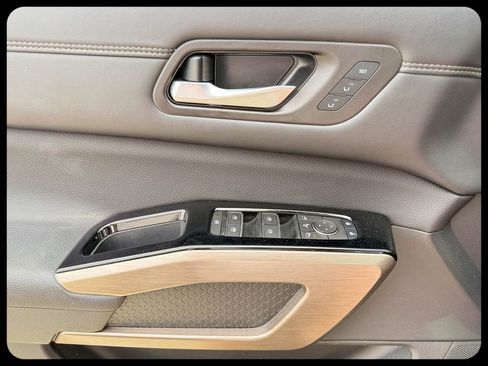 Used 2024 Nissan Pathfinder Platinum w/ Cargo Package image 14