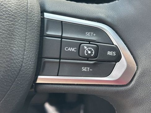 Used 2025 Jeep Compass Latitude w/ Sun & Sound Group image 24