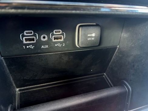 Used 2023 Jeep Grand Cherokee Laredo image 20