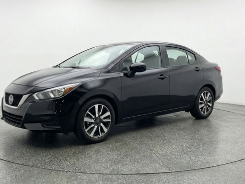 Used 2025 Nissan Versa SV image 3