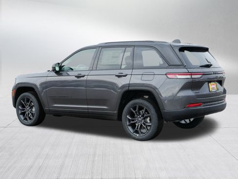 New 2025 Jeep Grand Cherokee Limited image 5