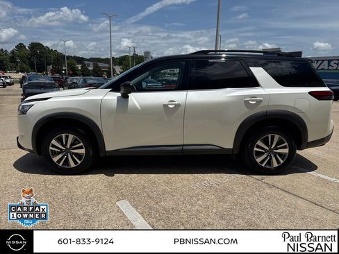 Used 2022 Nissan Pathfinder SL AWD/4WD image 13