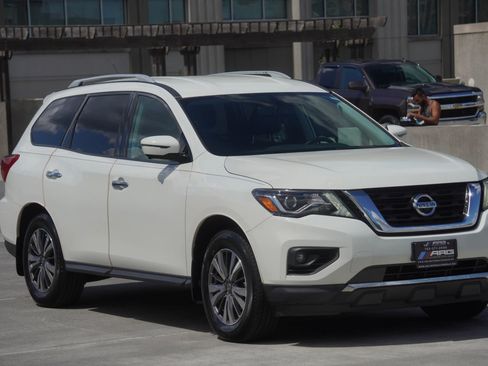 Used 2017 Nissan Pathfinder SL image 34