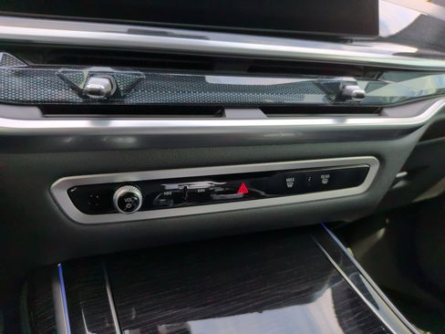Certified 2025 BMW X7 xDrive40i w/ Executive Package AWD/4WD image 19