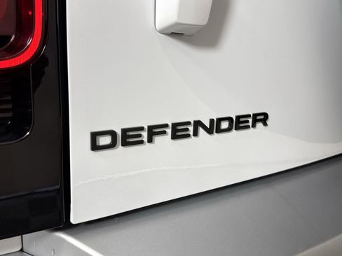 Certified 2025 Land Rover Defender 110 S image 30