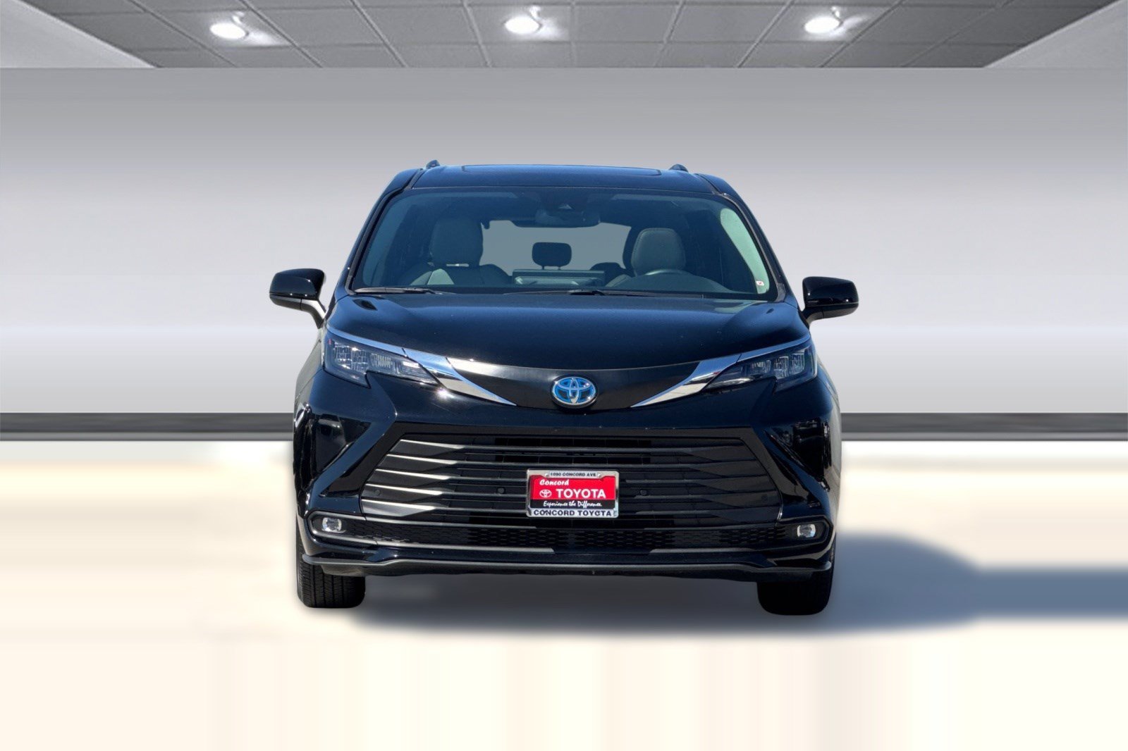 Used 2025 Toyota Sienna XLE FWD image 6