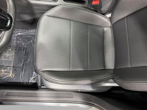 Used 2021 Volkswagen Tiguan SE image 28