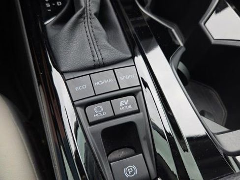 Certified 2025 Toyota Camry XLE FWD image 28