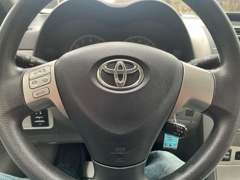 Used 2013 Toyota Corolla LE image 18