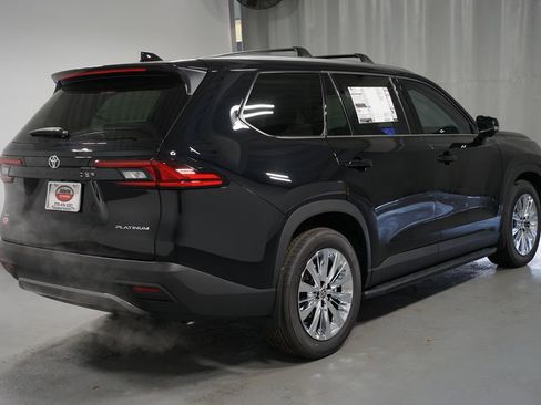 New 2026 Toyota Grand Highlander Platinum image 8