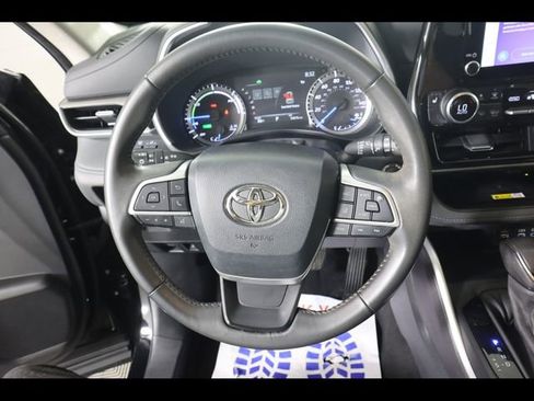 Used 2023 Toyota Highlander XLE AWD/4WD image 23