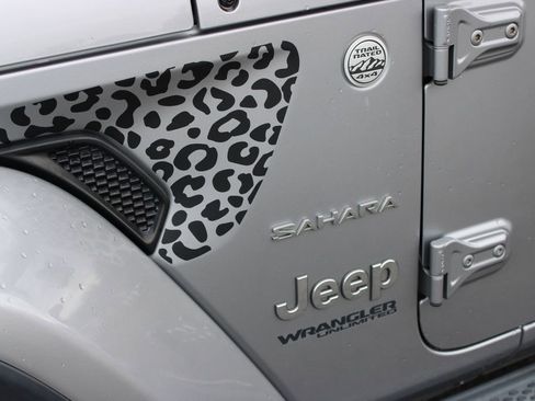 Used 2020 Jeep Wrangler Unlimited Sahara AWD/4WD image 18