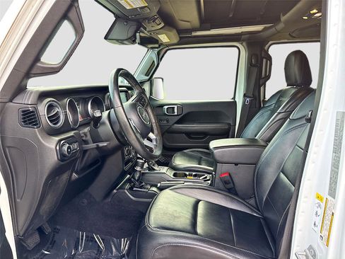 Used 2019 Jeep Wrangler Unlimited Sahara image 23