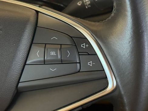 Used 2018 Cadillac XT5 Base image 12