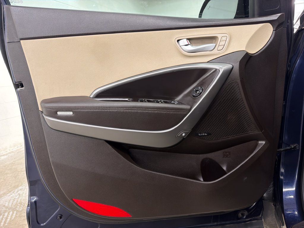 Used 2017 Hyundai Santa Fe Limited FWD image 17