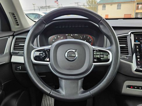 Used 2021 Volvo XC90 T5 Momentum image 21