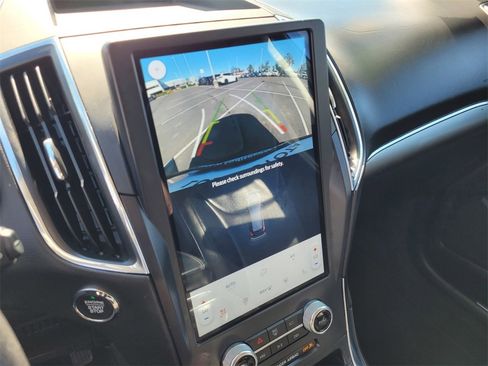 Used 2022 Ford Edge Titanium image 15