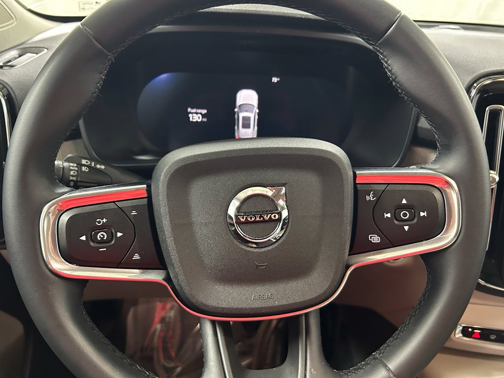Used 2025 Volvo XC40 B5 Plus AWD/4WD image 17