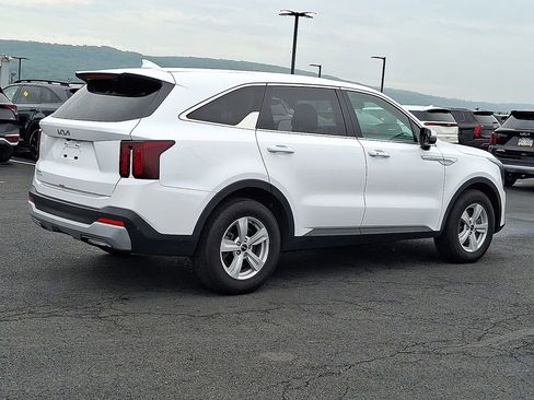 Certified 2025 Kia Sorento LX FWD image 6