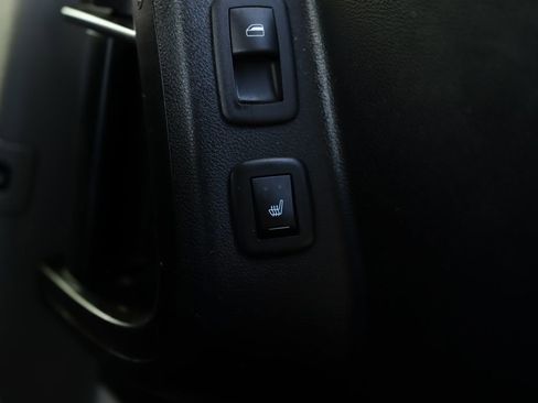Used 2014 Chrysler Town & Country Touring-L FWD image 14