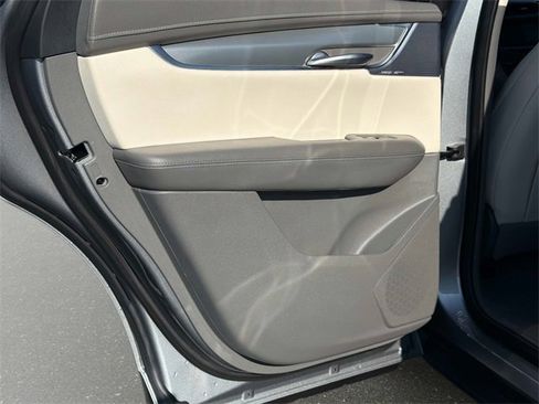 Used 2025 Cadillac XT5 Premium Luxury w/ Technology Package image 11