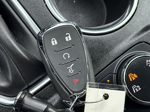 Used 2023 Chevrolet Traverse LT image 38