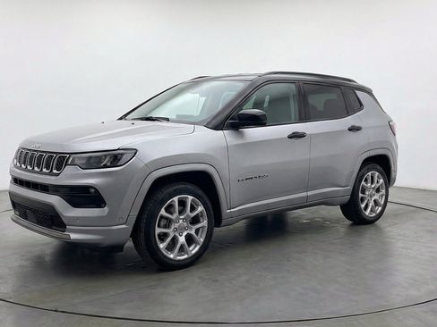 Used 2025 Jeep Compass Limited AWD/4WD image 3