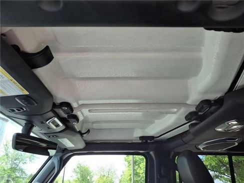 Used 2023 Jeep Wrangler Unlimited Sahara w/ Cold Weather Group AWD/4WD image 33