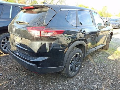 Used 2024 Nissan Rogue SV FWD image 5