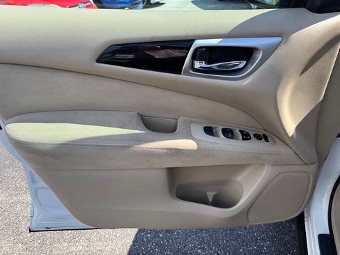 Used 2013 Nissan Pathfinder SV image 12