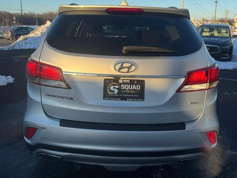 Used 2017 Hyundai Santa Fe SE w/ Cargo Package image 4