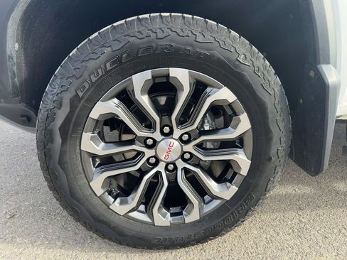 Used 2024 GMC Canyon Denali image 21