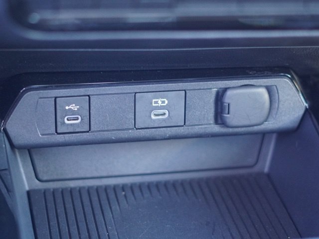 Certified 2025 Toyota Prius LE FWD image 27