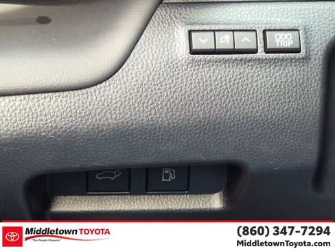Certified 2025 Toyota Crown Signia AWD/4WD image 18