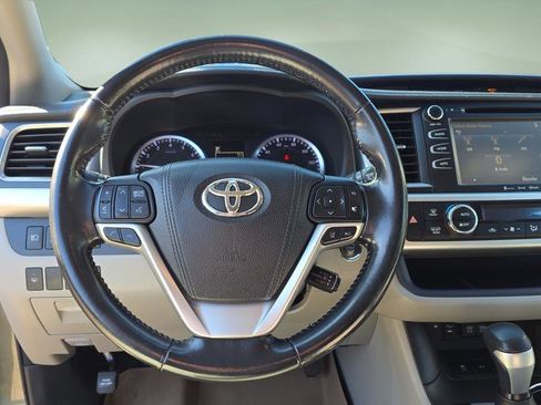 Used 2017 Toyota Highlander XLE w/ Carpet Mat Package image 15