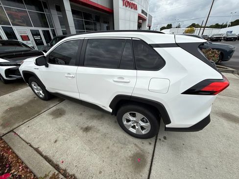 Used 2021 Toyota RAV4 XLE w/ Convenience Package AWD/4WD image 8