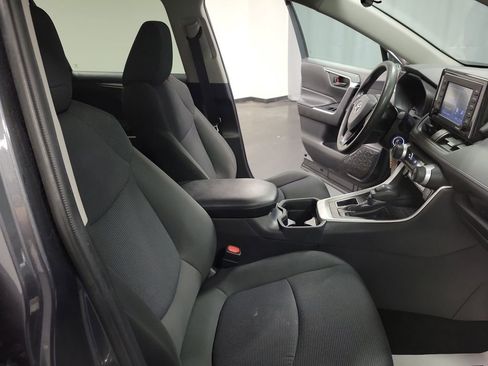 Used 2020 Toyota RAV4 LE image 22