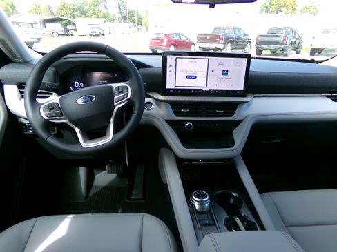 New 2025 Ford Explorer Active w/ Active Comfort Package image 17