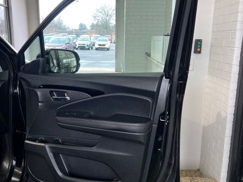 Used 2023 Honda Ridgeline Black Edition image 11