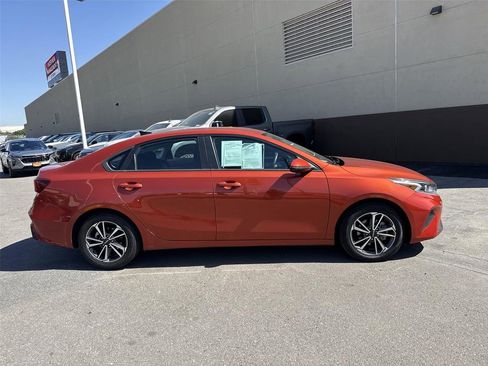 Used 2023 Kia Forte LXS w/ LXS Technology Package FWD image 2