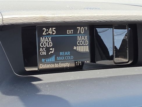 Used 2013 Toyota Sienna LE FWD image 23