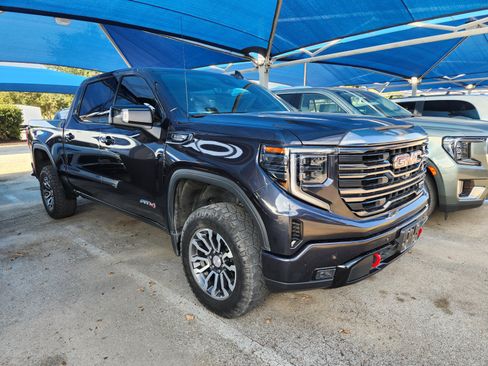 Used 2023 GMC Sierra 1500 AT4 w/ Technology Package AWD/4WD image 1