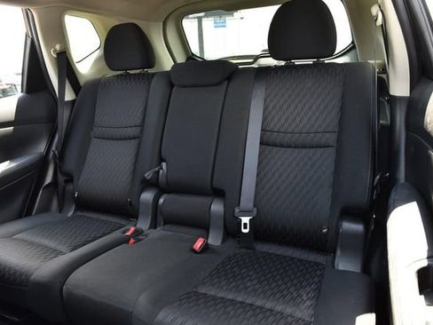 Used 2020 Nissan Rogue SV FWD image 22