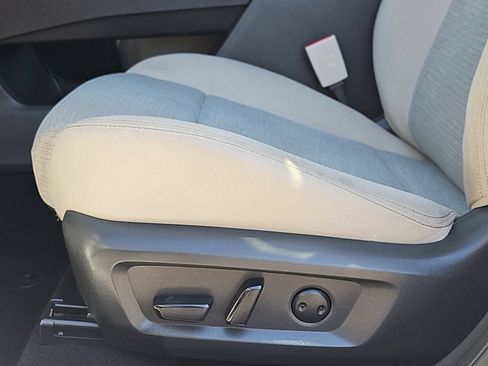 Used 2023 Nissan Rogue SV FWD image 27